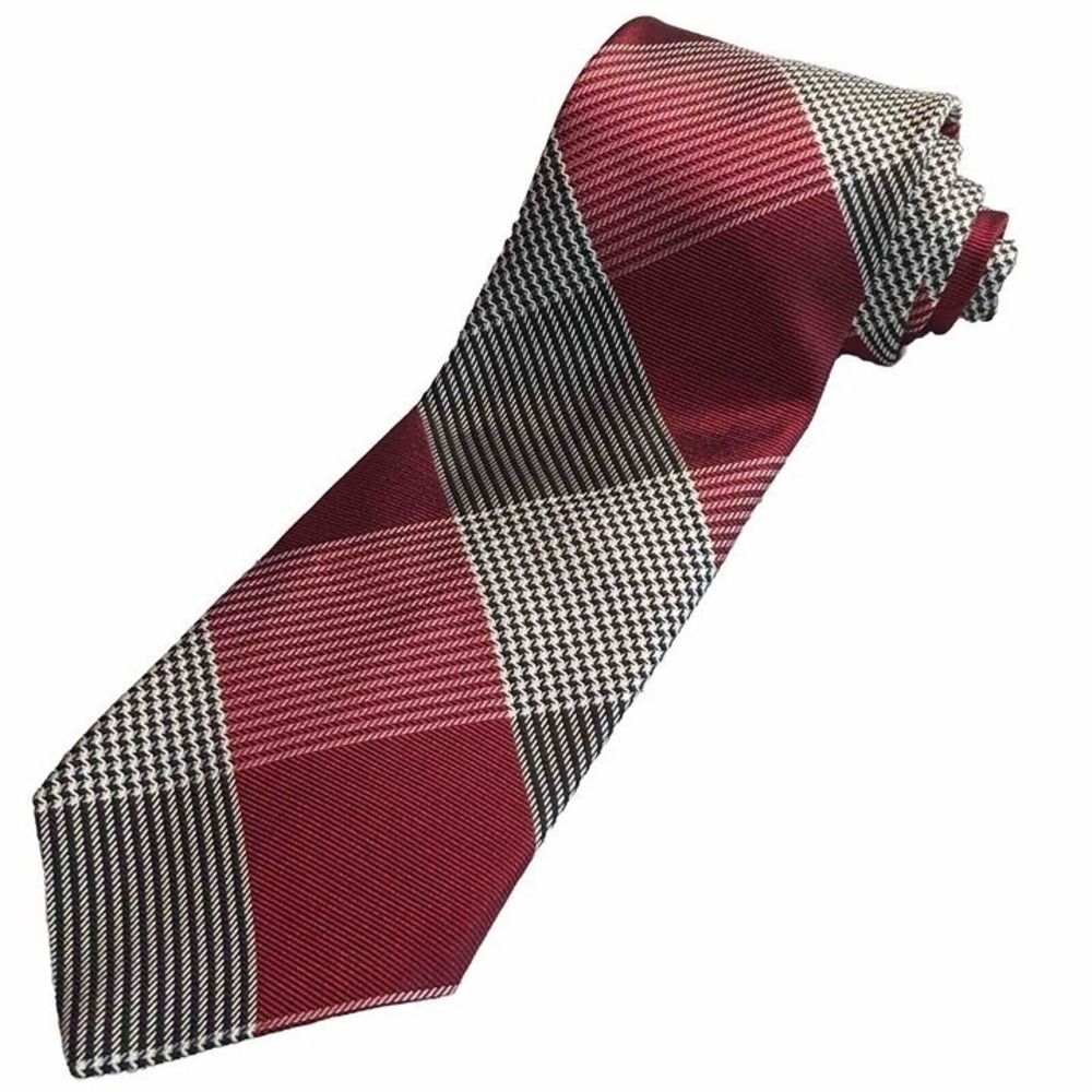 Brooks Brothers 100 Silk neck tie with complex houndstooth and stripe design